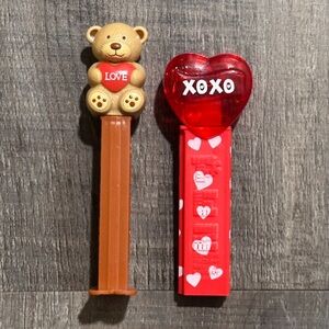 💞 Set of 2 Collectible Valentine PEZ Candy Dispensers